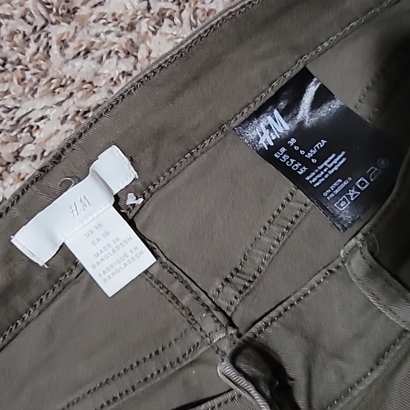 H&M GREEN JEAN SHORTS - Picture 2 of 3